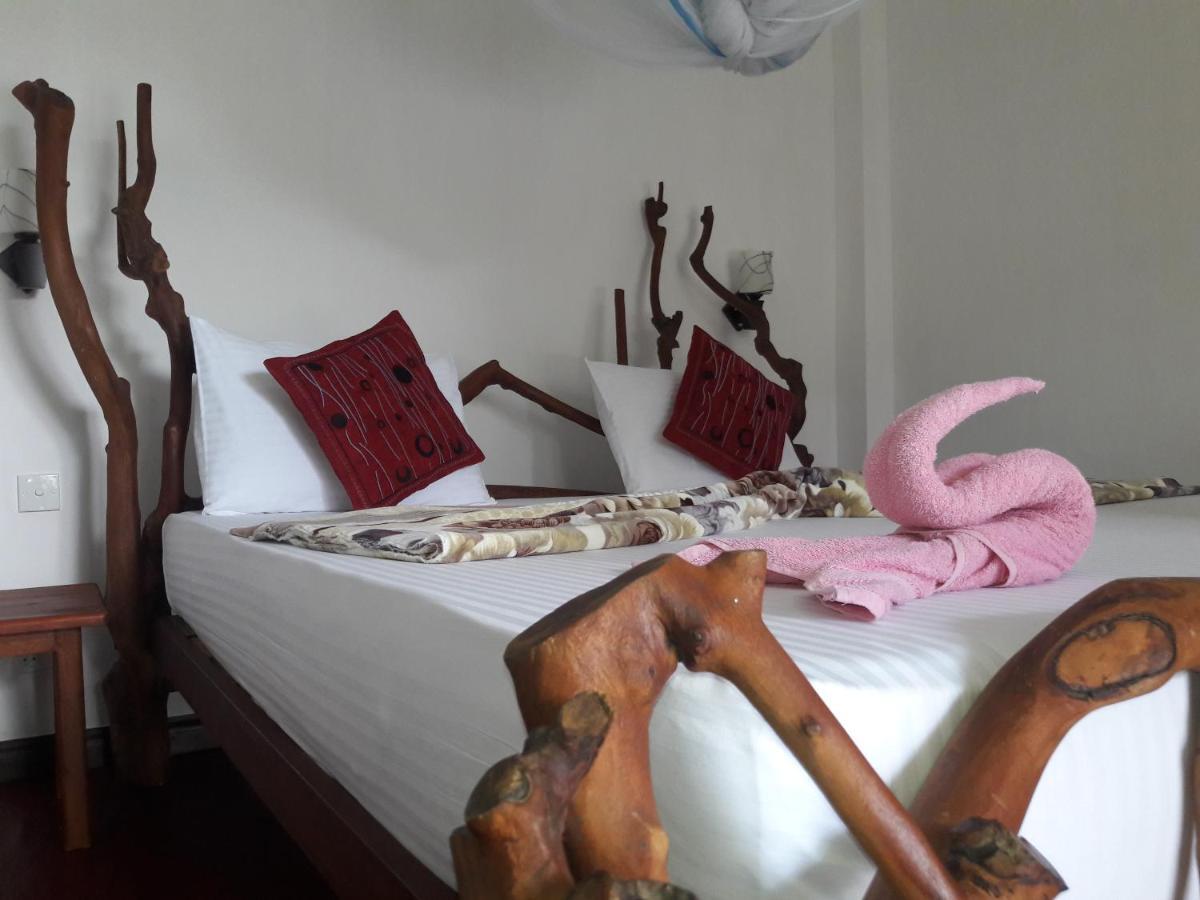 La Rochelle Bed & Breakfast Ella Eksteriør bilde