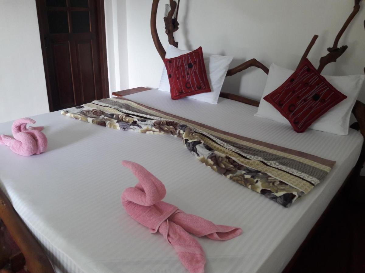 La Rochelle Bed & Breakfast Ella Eksteriør bilde