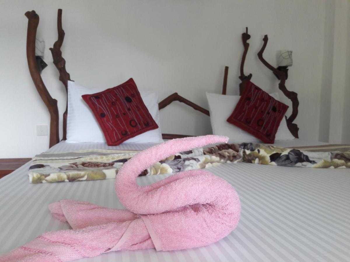 La Rochelle Bed & Breakfast Ella Eksteriør bilde